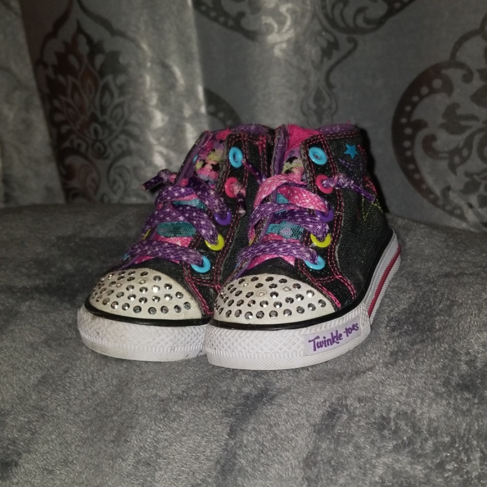 TWINKLE TOES - Picture 2 of 3